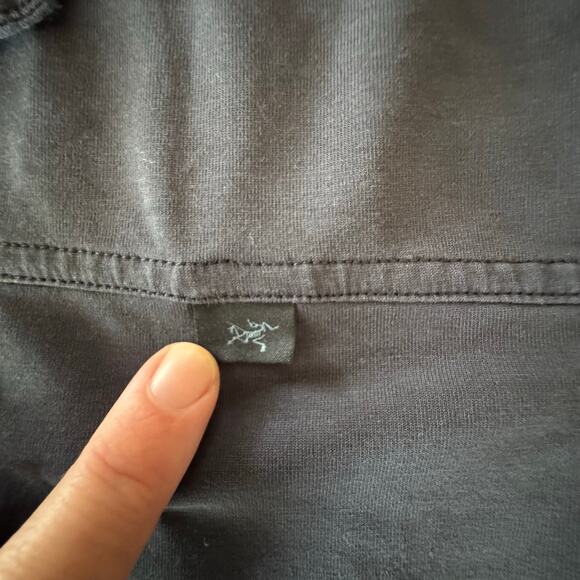 Arc’teryx Captiva Polo Shirt Dark Blue Short Sleeve Performance Shirt Medium‎ - Picture 2 of 15